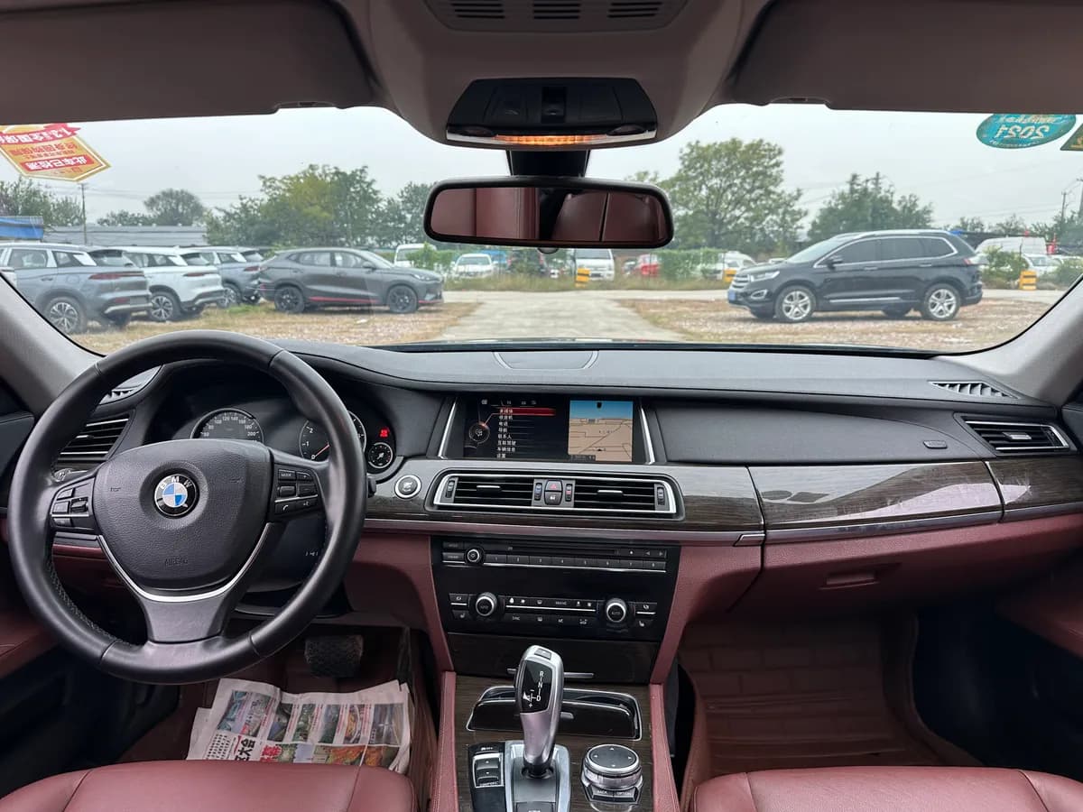 BMW 7 2014 730Li 10