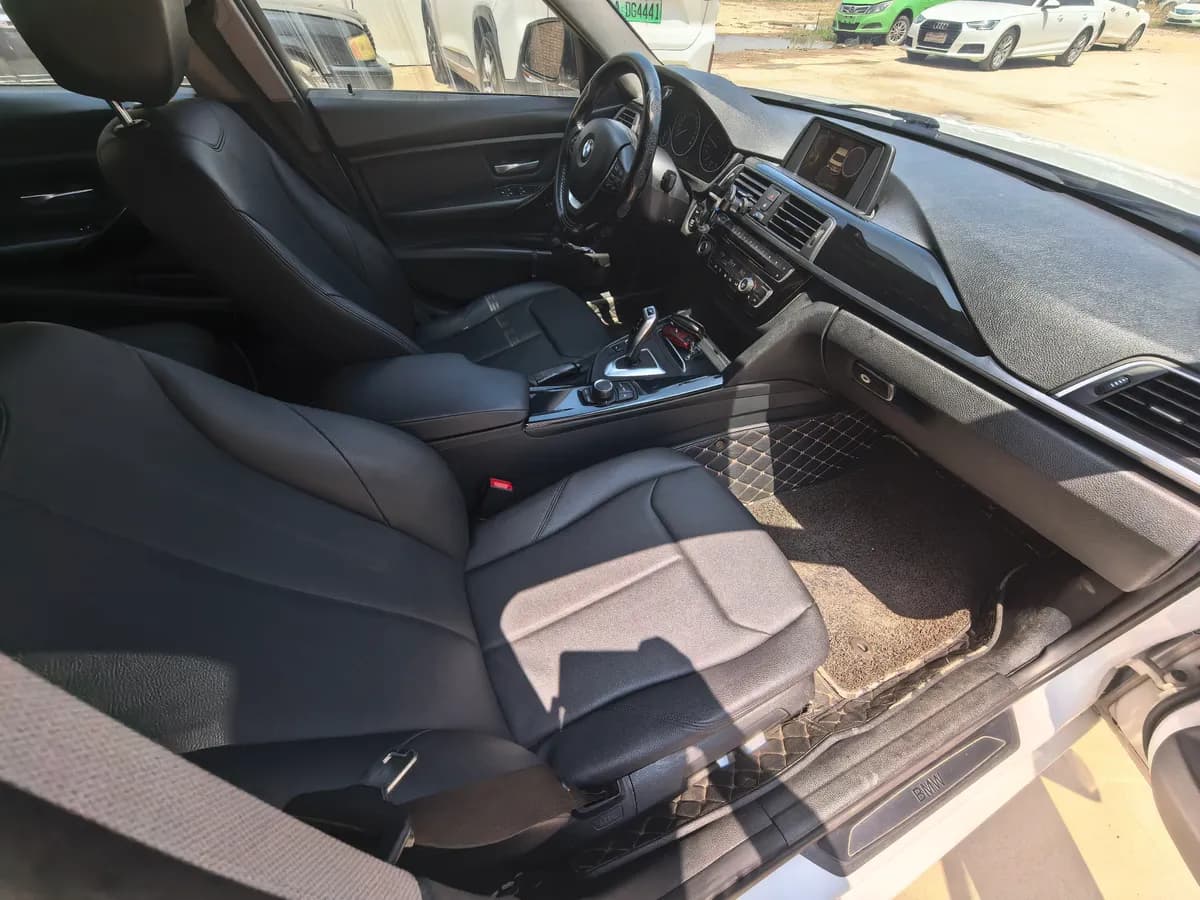 BMW 3 2017 318i 2