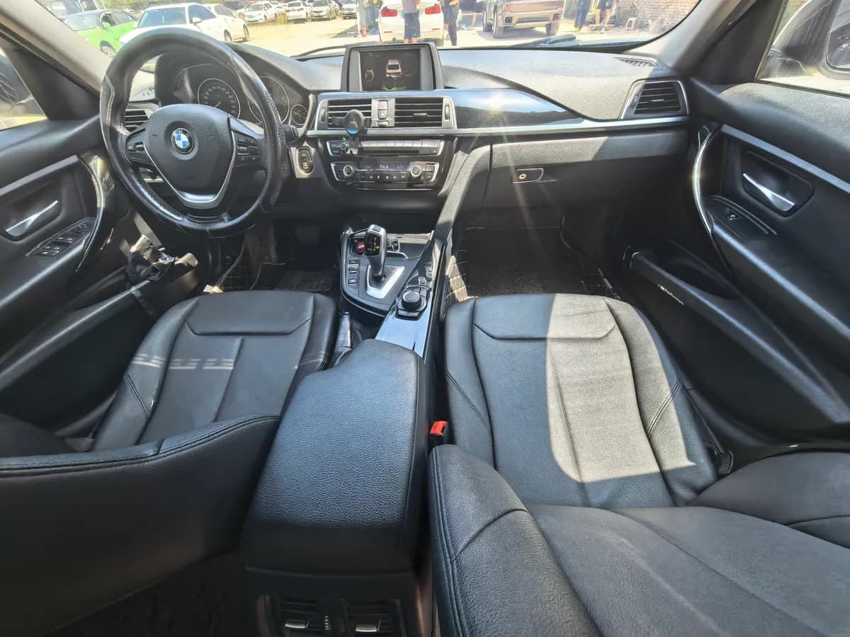 BMW 3 2017 318i 3
