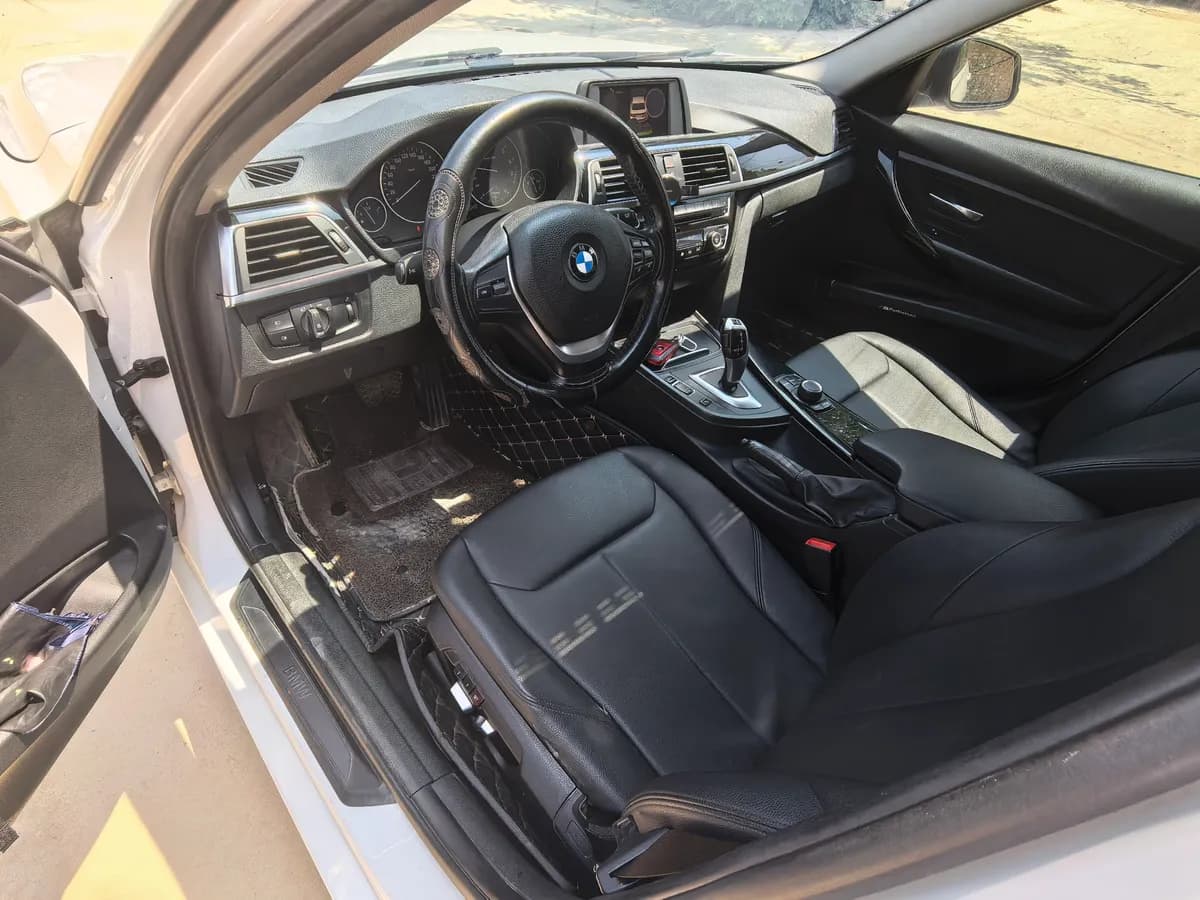 BMW 3 2017 318i 4