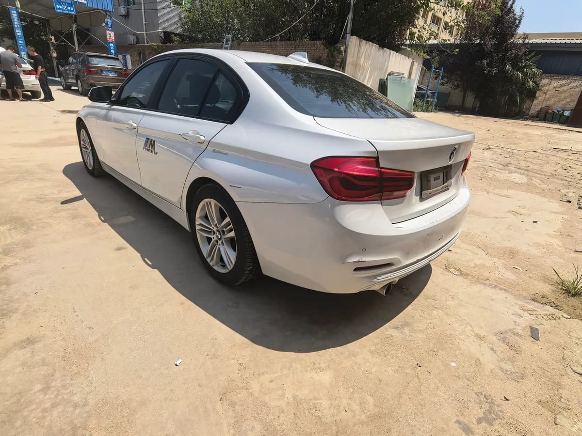 BMW 3 2017 318i 6