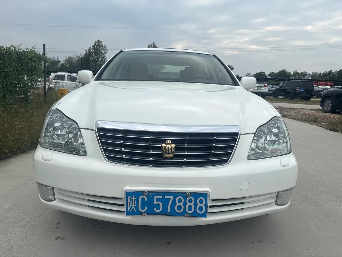 Toyota 2005 3.0L Royal Saloon 2
