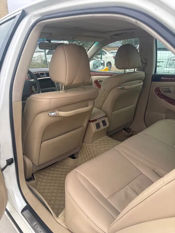 Toyota 2005 3.0L Royal Saloon 7