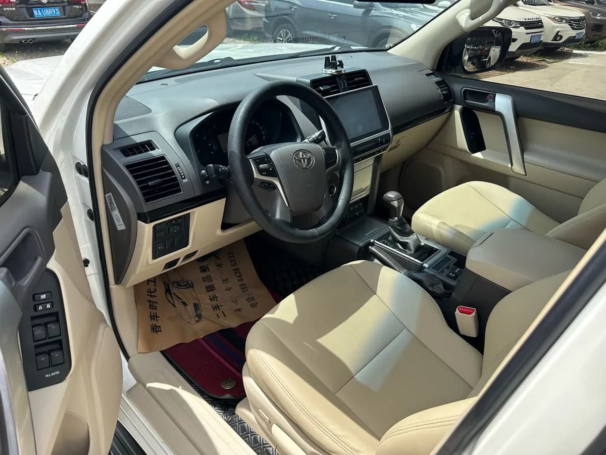 Toyota ( ) 2018 4.0L 7 2