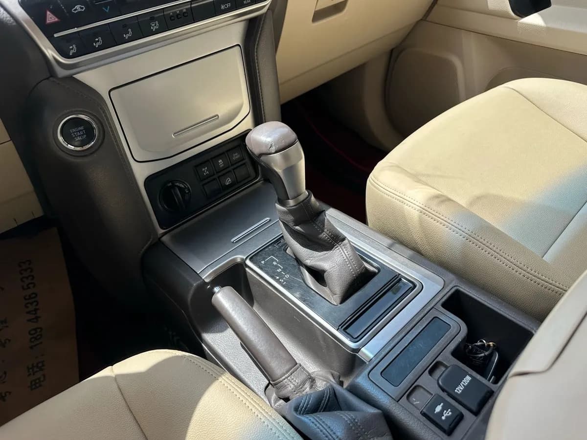Toyota ( ) 2018 4.0L 7 4