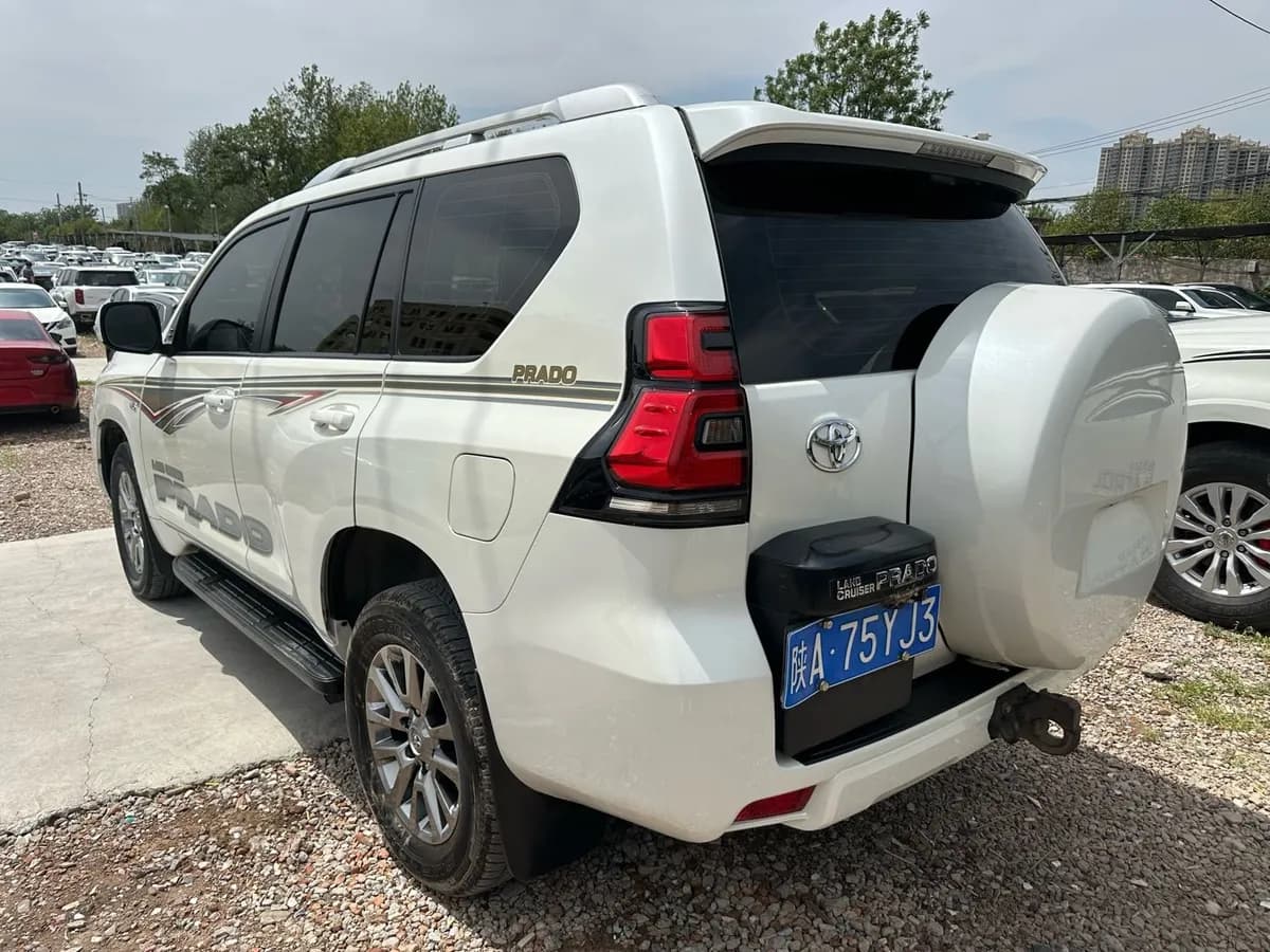 Toyota ( ) 2018 4.0L 7 8