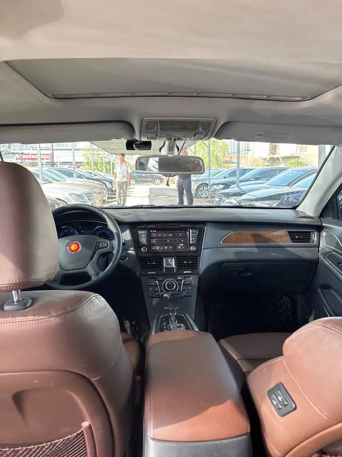 Hongqi H7 2015 2.0T 7
