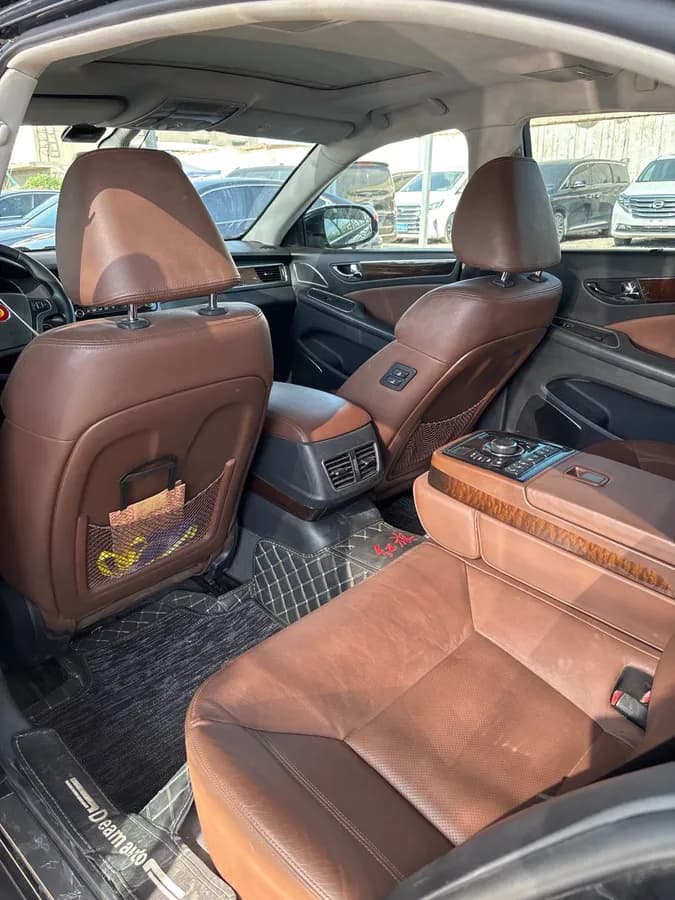 Hongqi H7 2015 2.0T 8