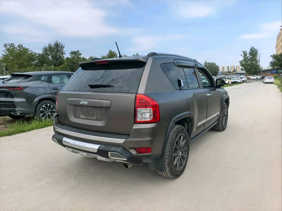 Jeep ( ) 2012 2.0L 4