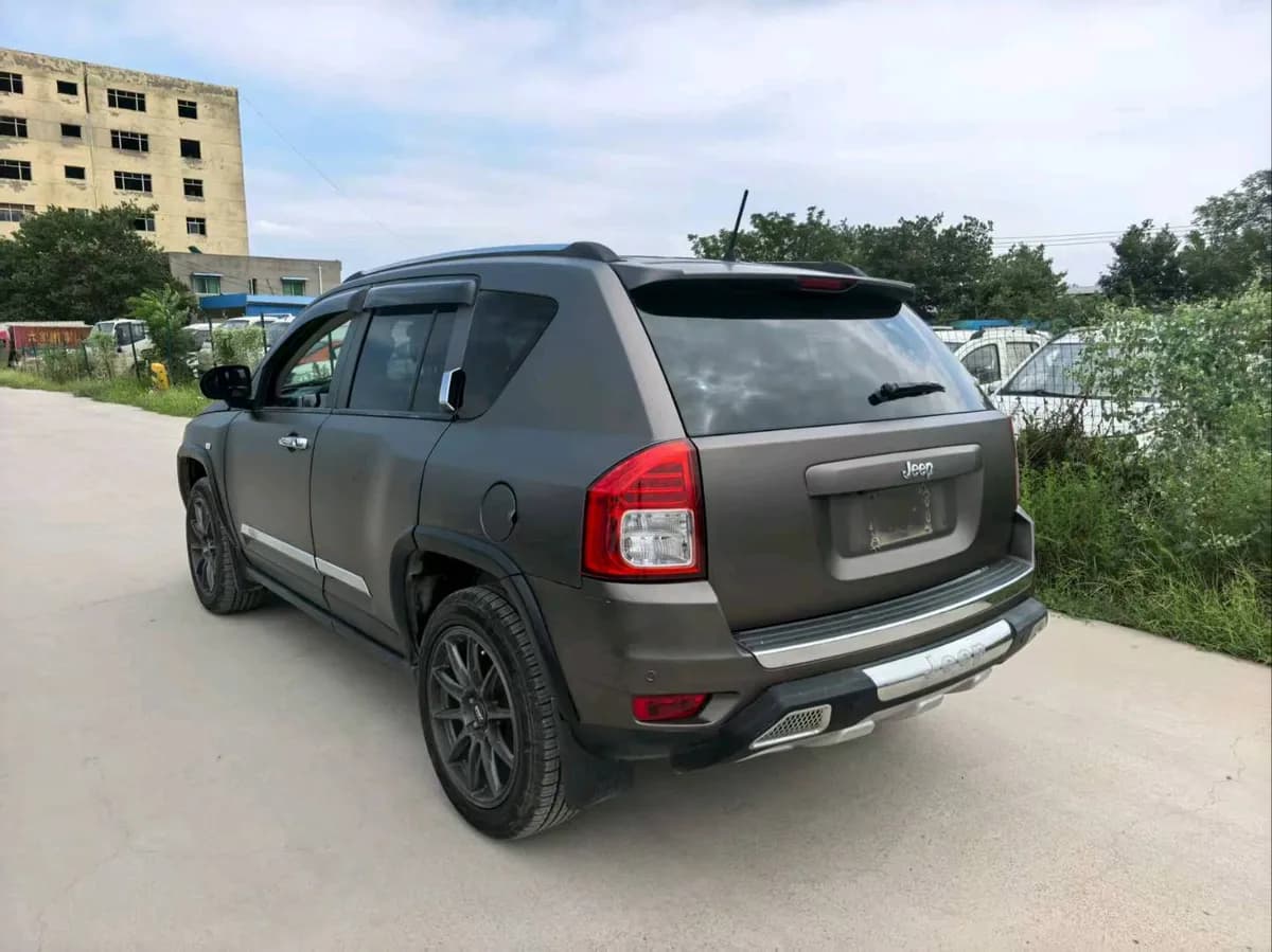 Jeep ( ) 2012 2.0L 5