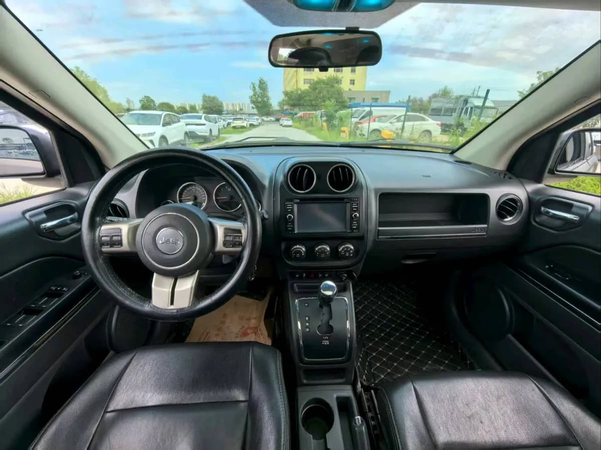 Jeep ( ) 2012 2.0L 8