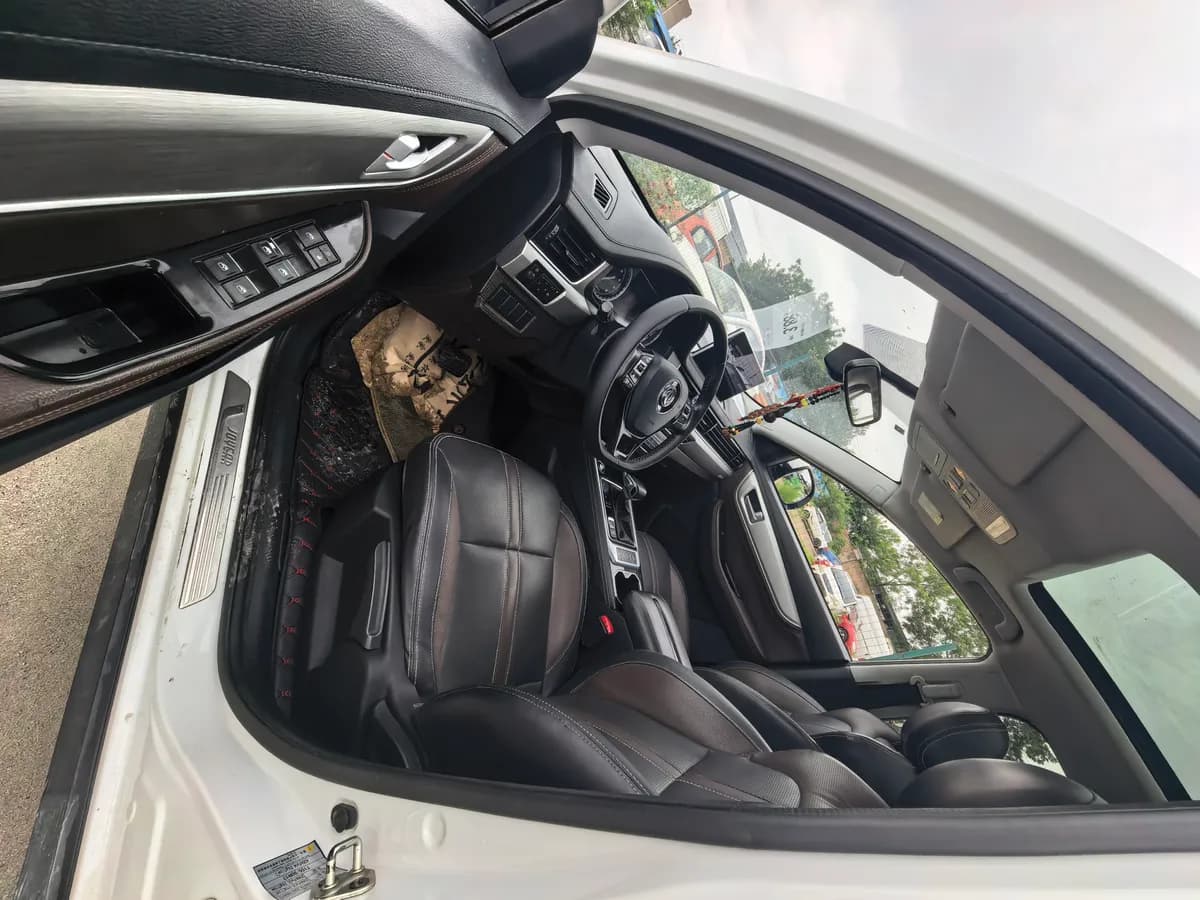 Dongfeng X7 1.5T CVT 4