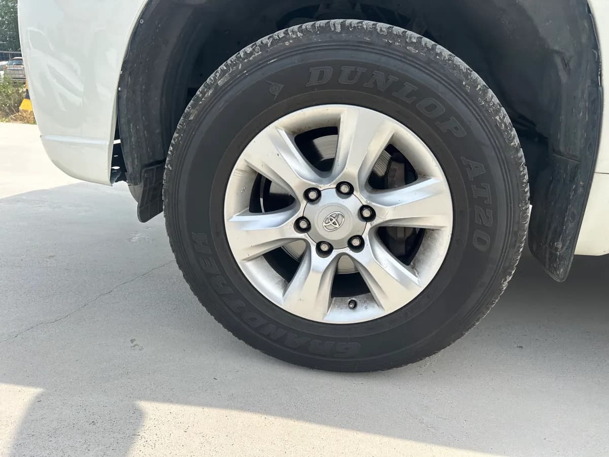 Toyota ( ) 2010 2.7L 3