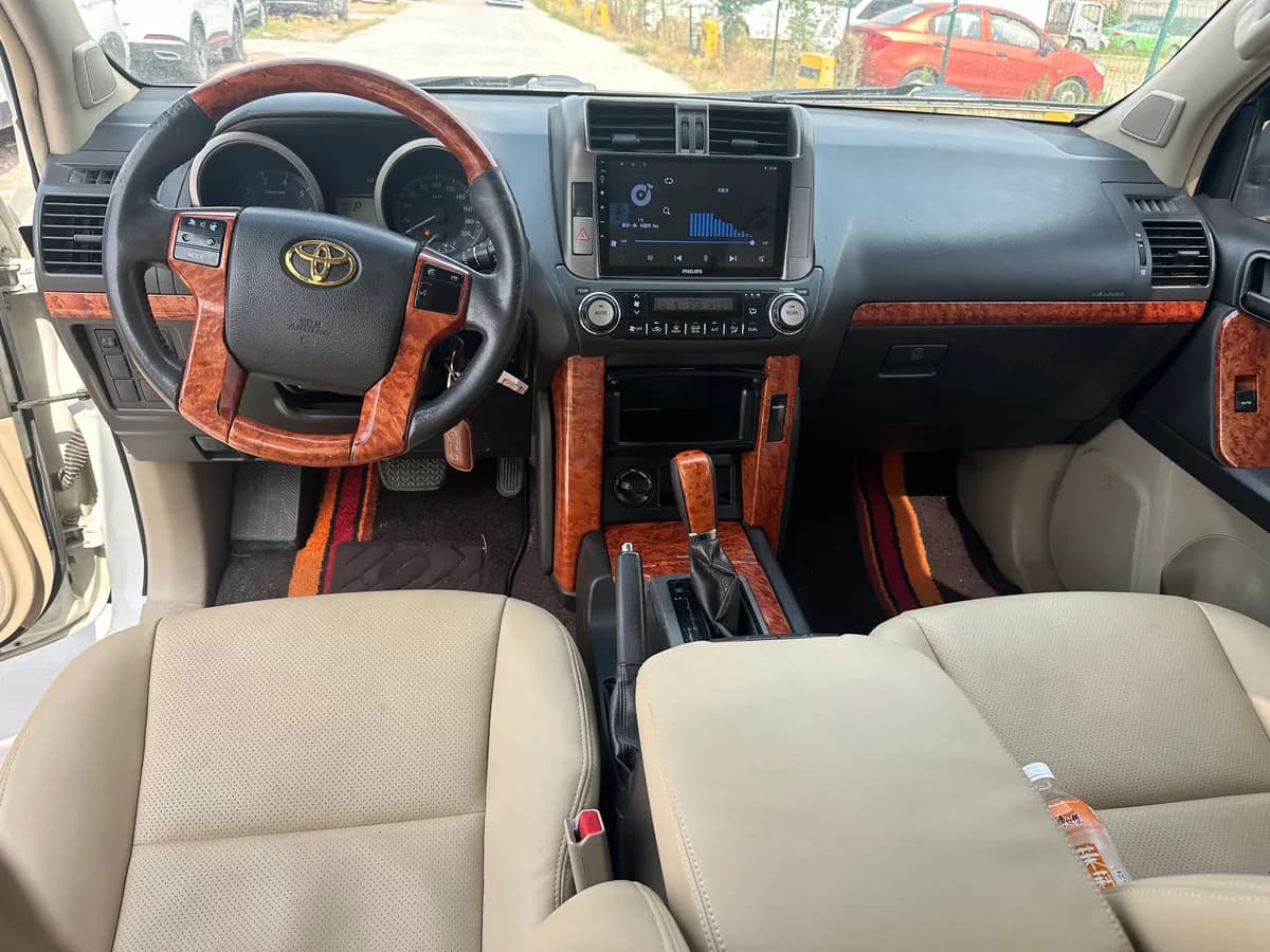Toyota ( ) 2010 2.7L 7