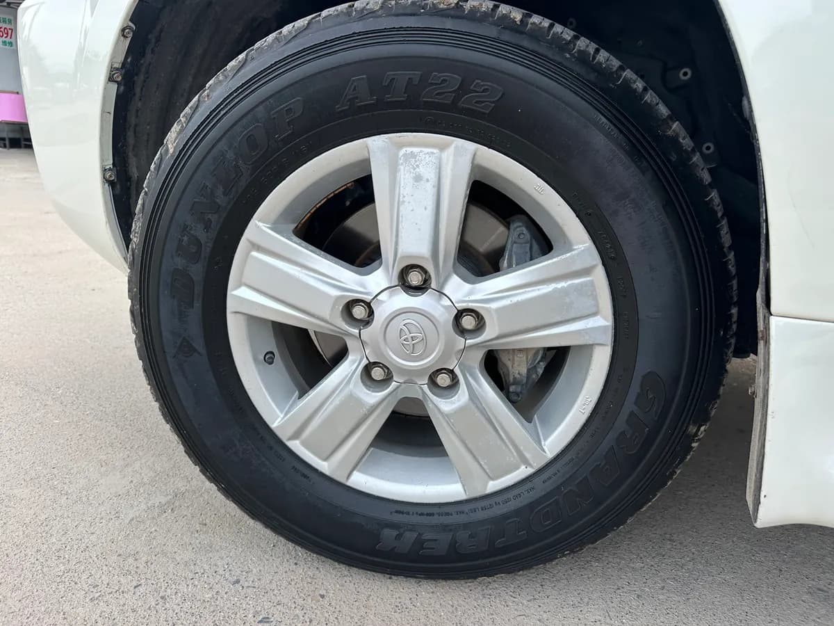 Toyota ( ) 2015 4.0L V6 5