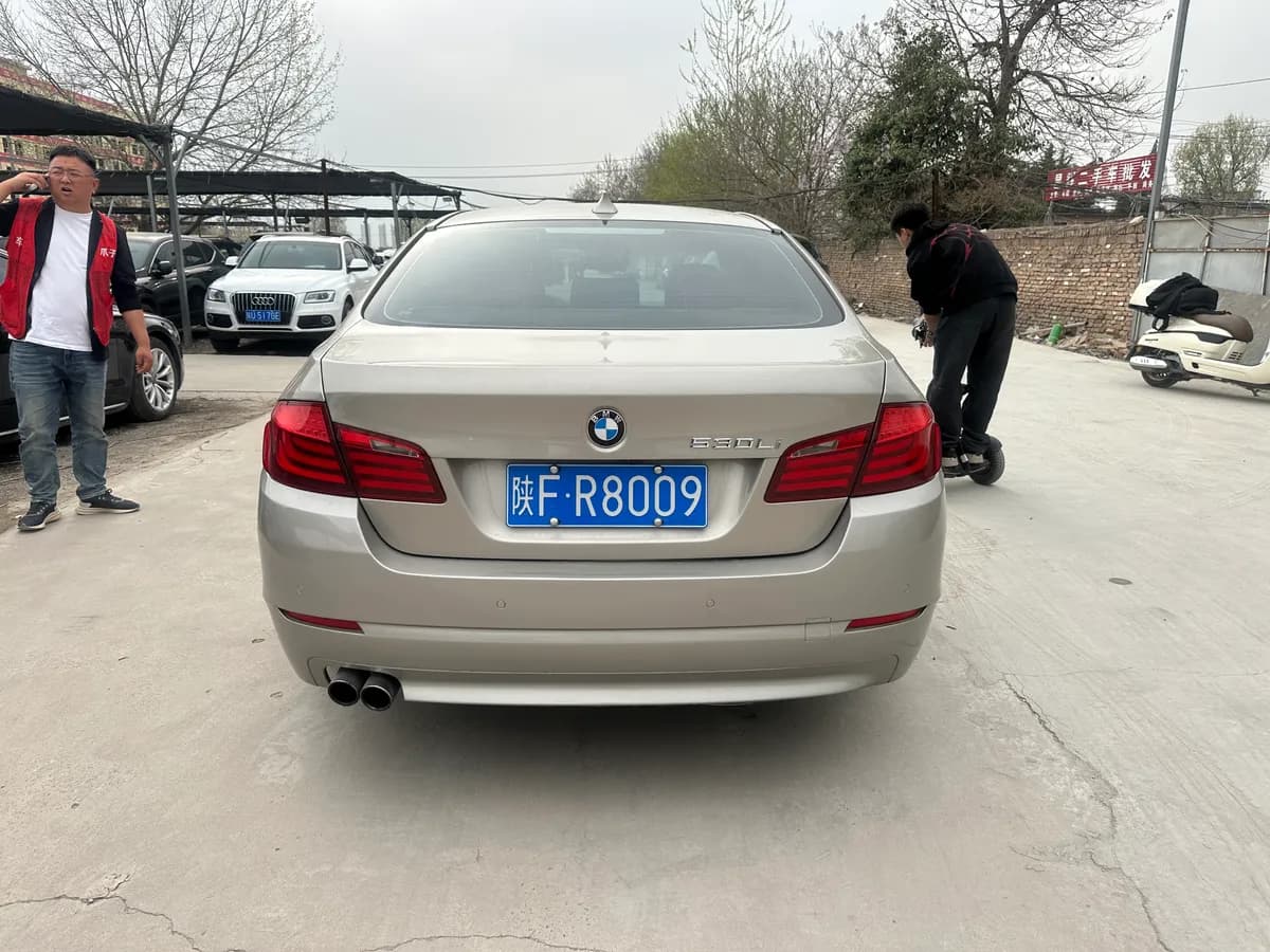 BMW 5 2012 530Li 9