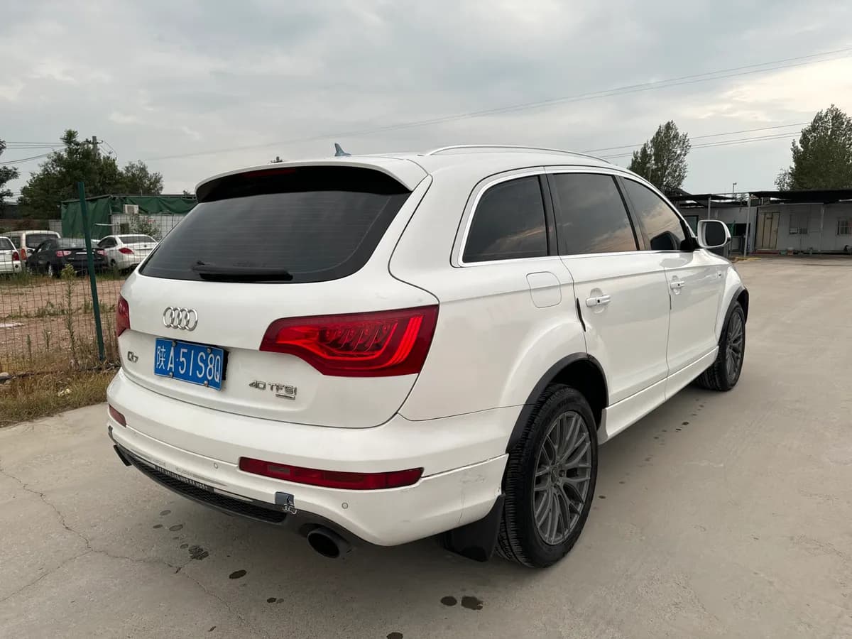 Audi Q7 ( ) 2011 3.0 TFSI (200kW) 4