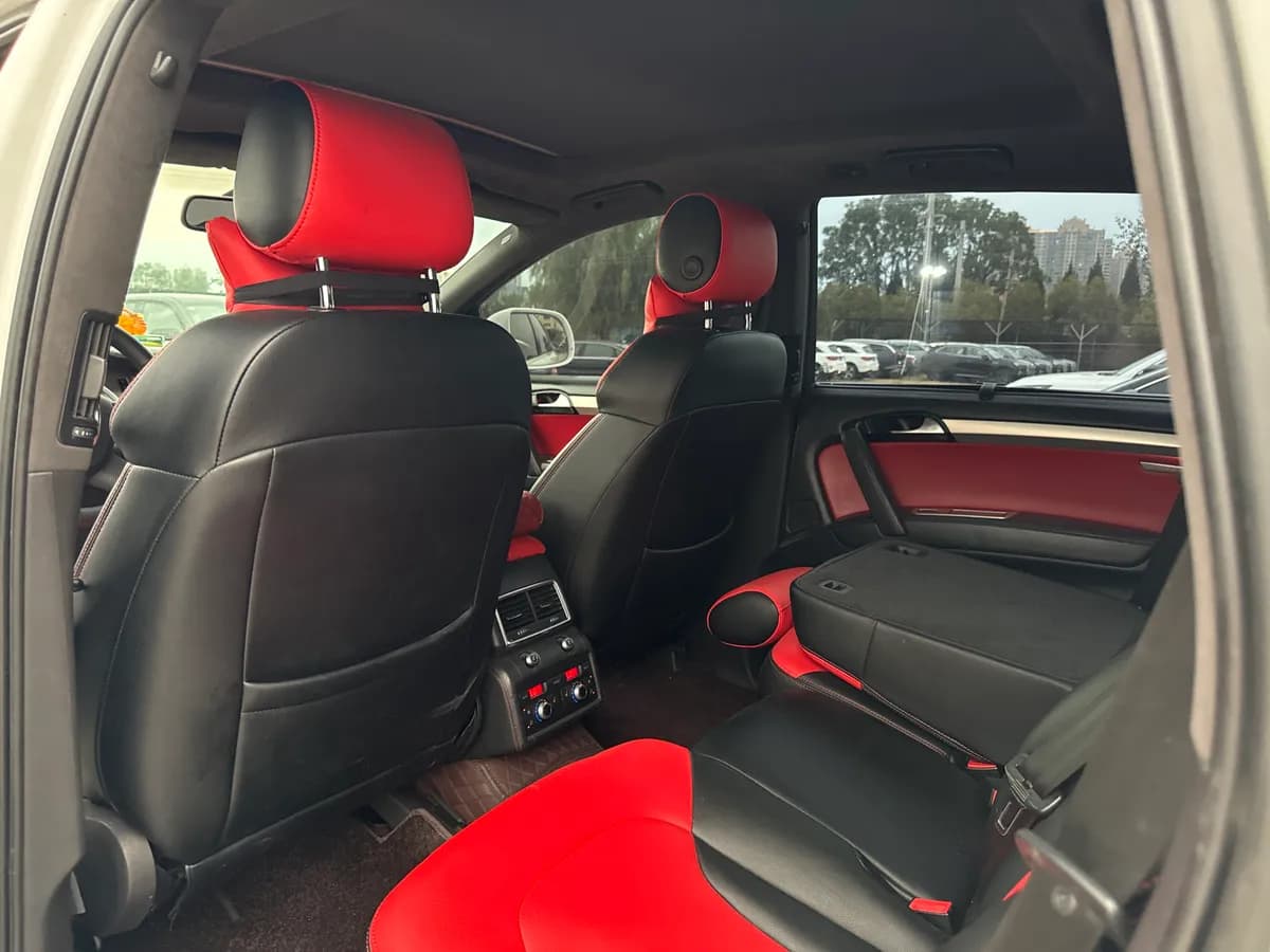 Audi Q7 ( ) 2011 3.0 TFSI (200kW) 10