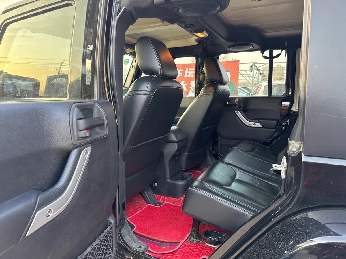 Jeep 2015 3.0L Sahara 4