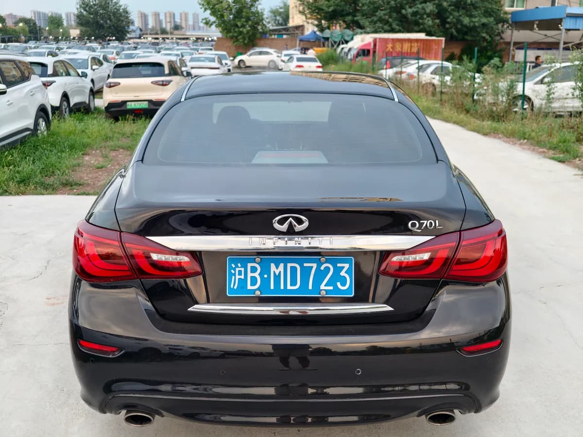 Q70 ( ) 2017 Q70L 2.5L 8