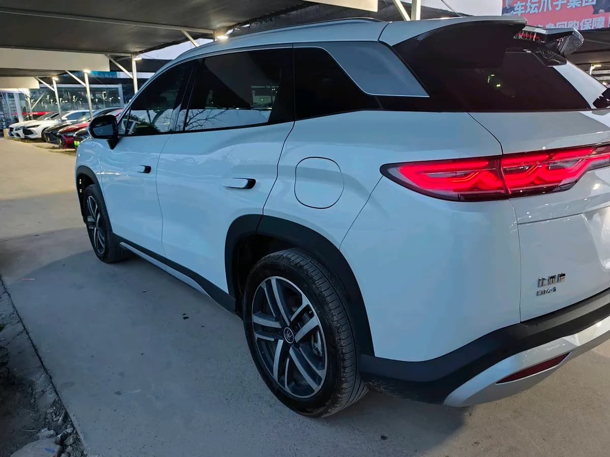 BYD L DM-i 2024 112km 8