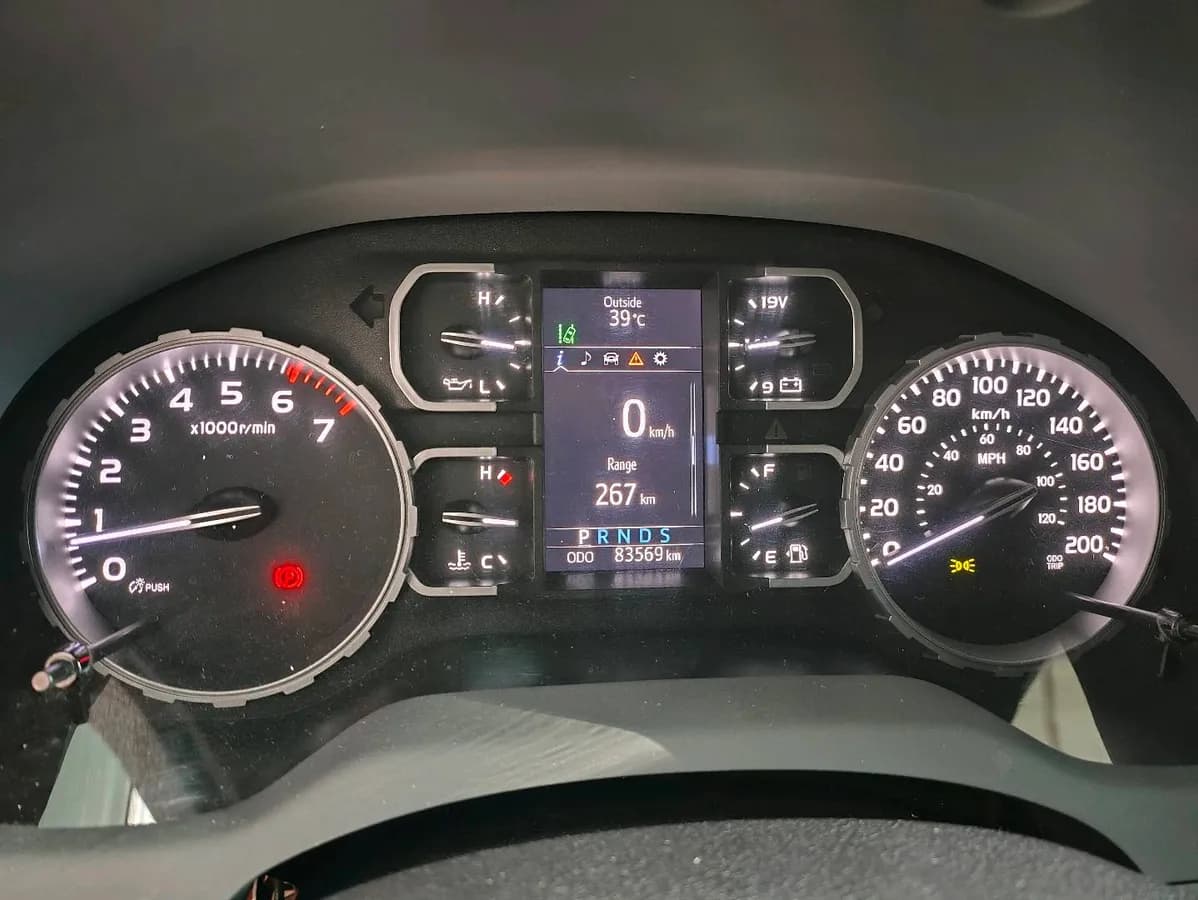 Toyota ( ) 2020 5.7 SR5 TRD Offroad 9