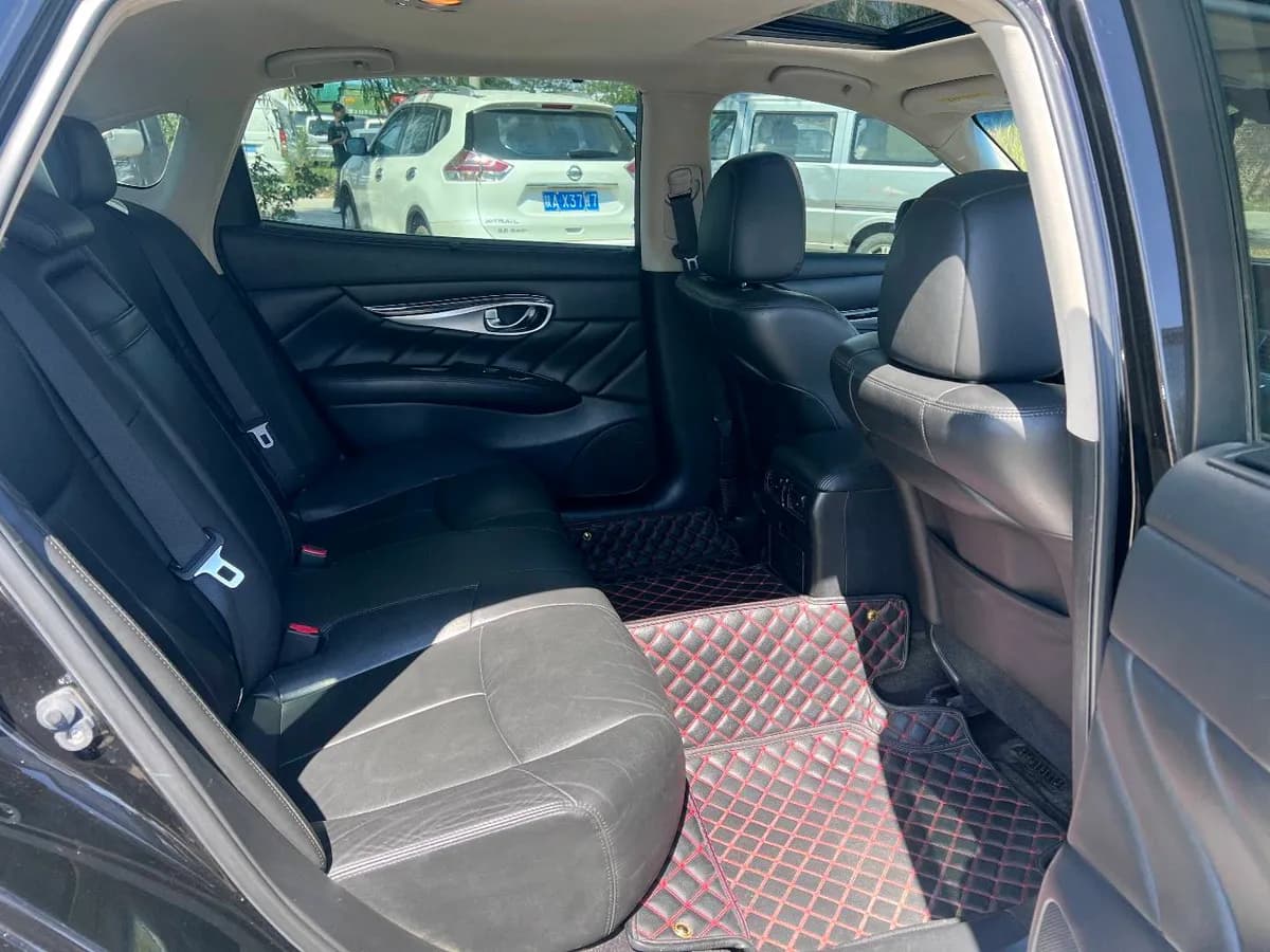 Q70 2015 Q70L 2.5L 7