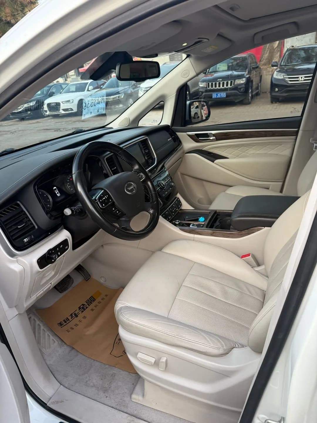 GAC Trumpchi GM8 2018 3