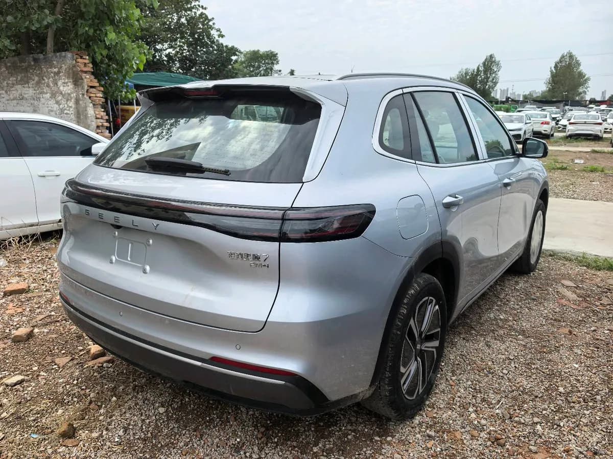Geely Galaxy 7 EM-i 2025 3