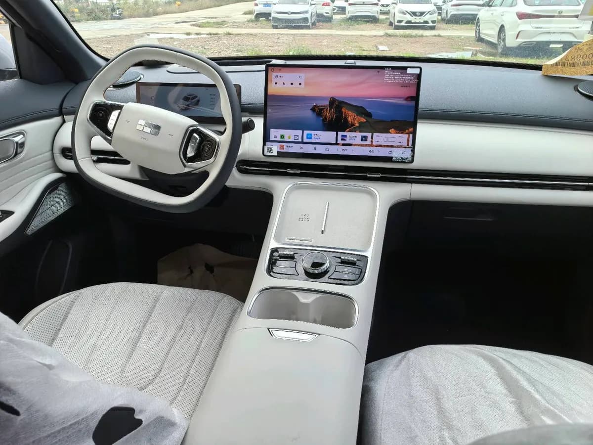 Geely Galaxy 7 EM-i 2025 5
