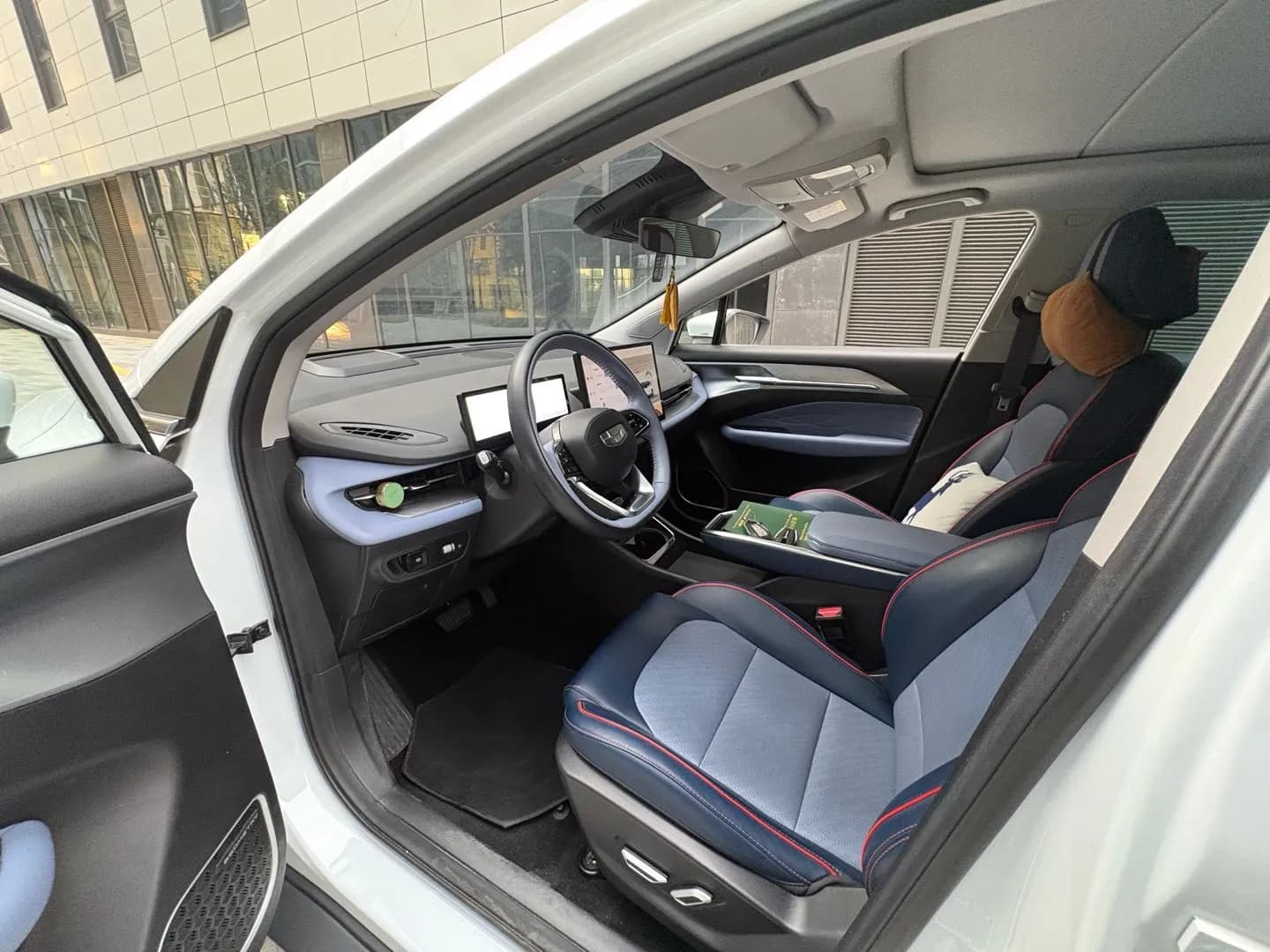 Geely Geometry M6 2022 6