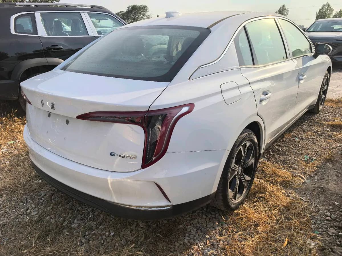 Hongqi E-QM5 2023 3