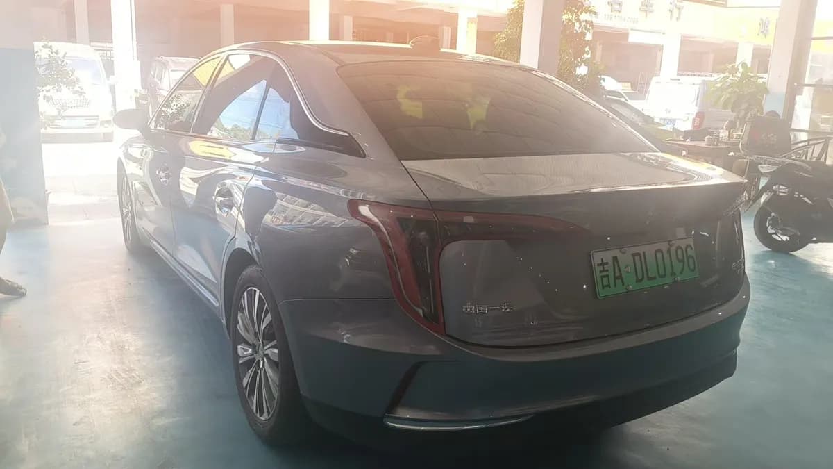 Hongqi E-QM5 2023 2