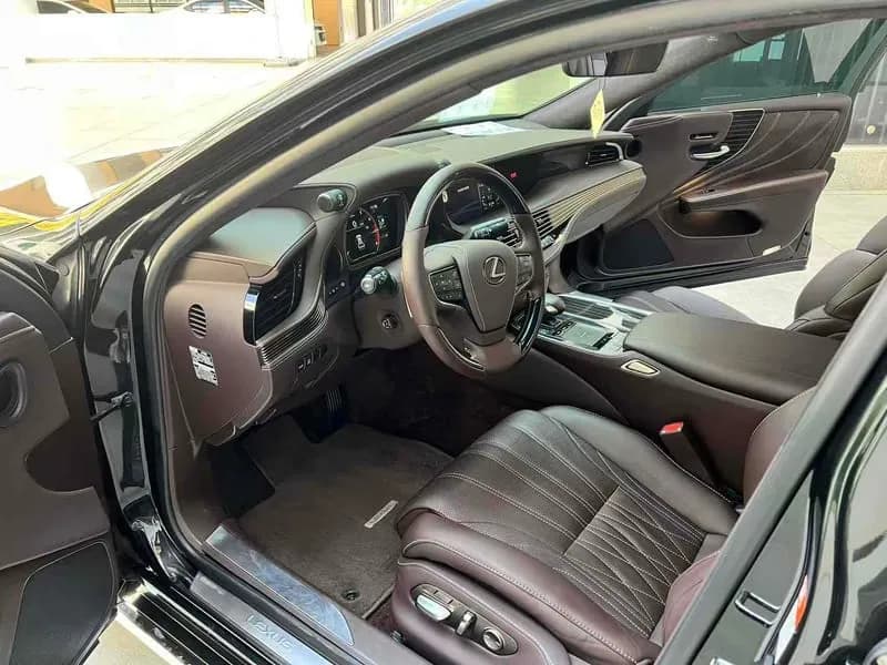 Lexus LS 2018 3