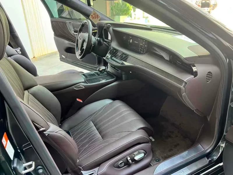 Lexus LS 2018 5