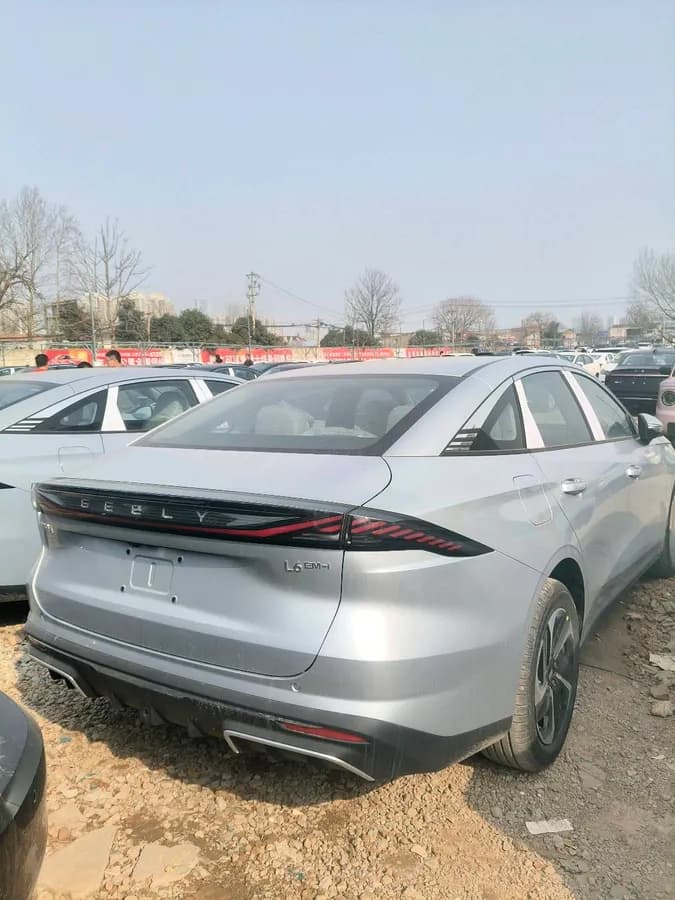 Geely Galaxy L6 2025 4
