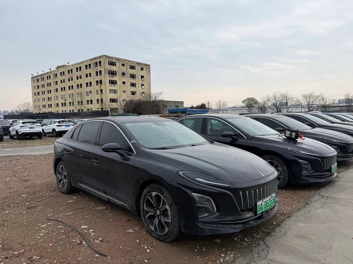 Hongqi E-QM5 2025 2