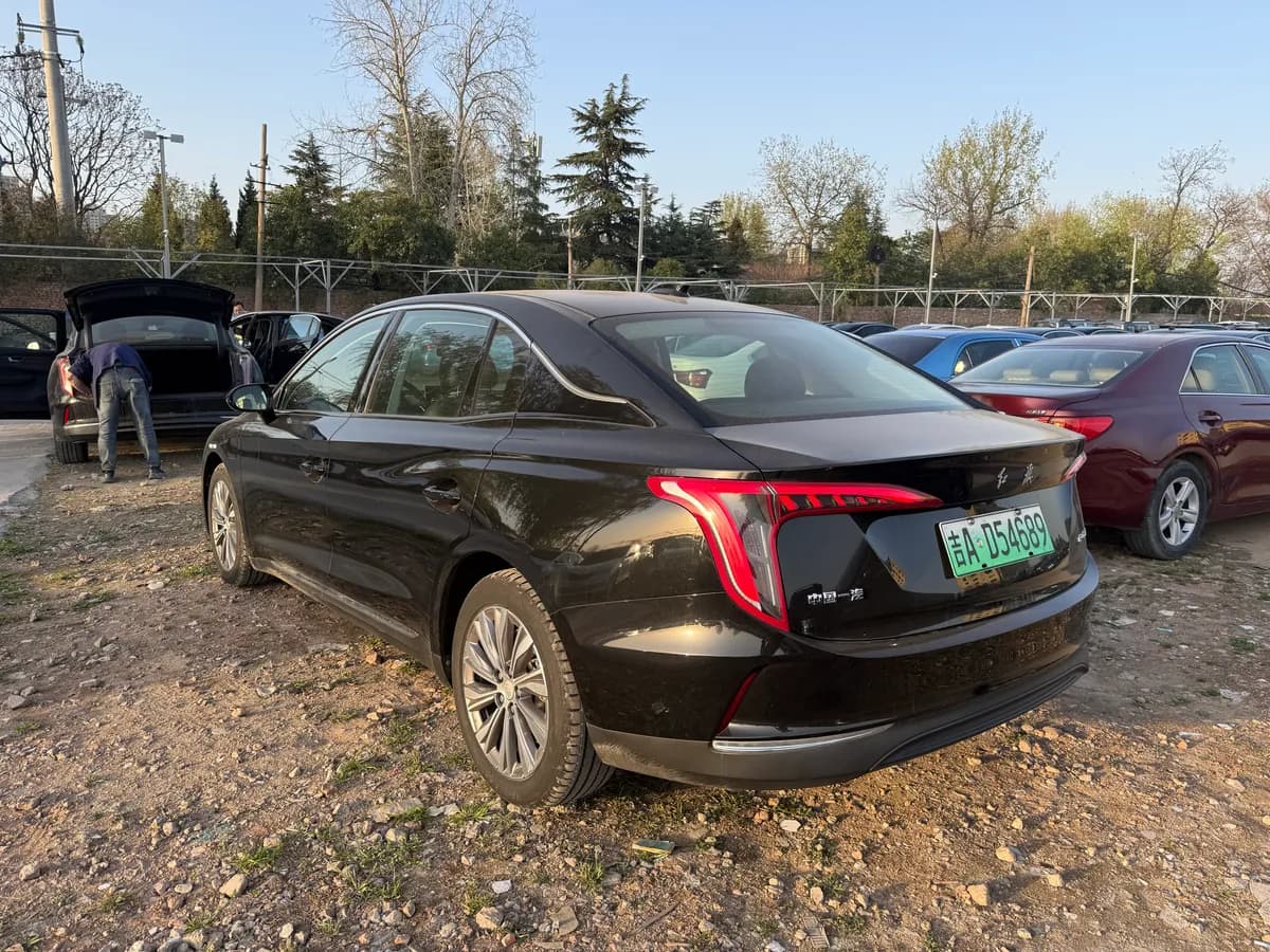 Hongqi E-QM5 2025 4