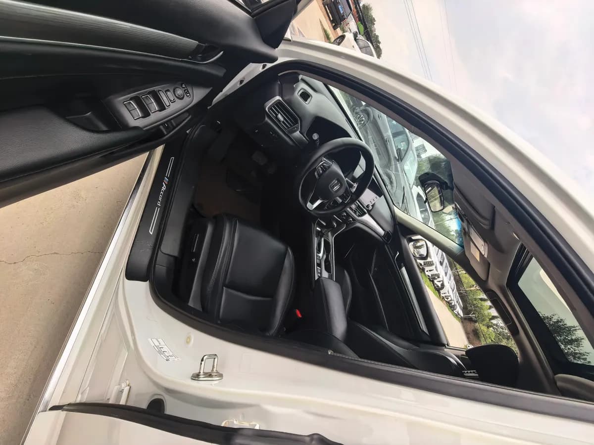 Honda Accord 2018 4