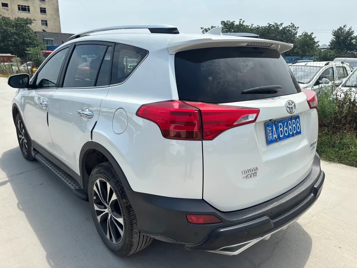 Toyota RAV4 2013 4