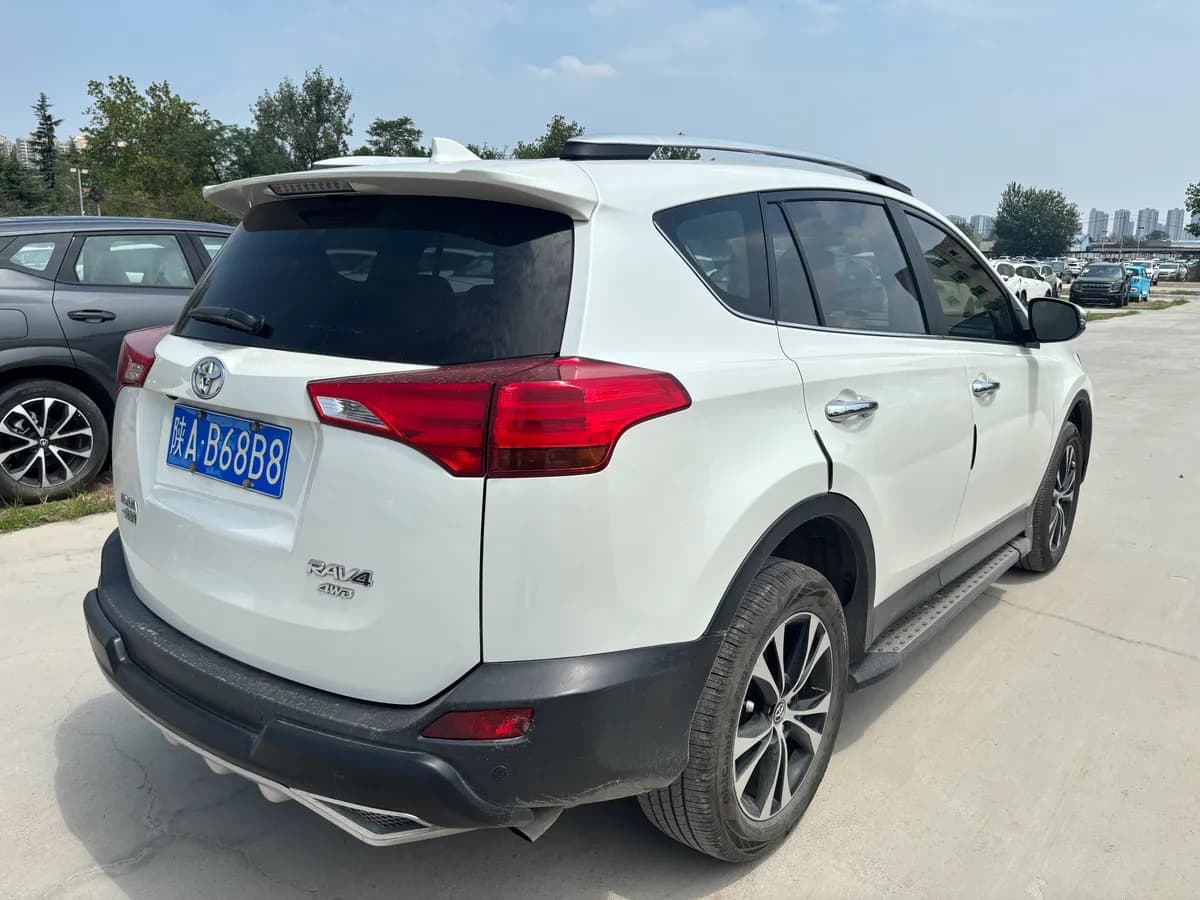 Toyota RAV4 2013 6