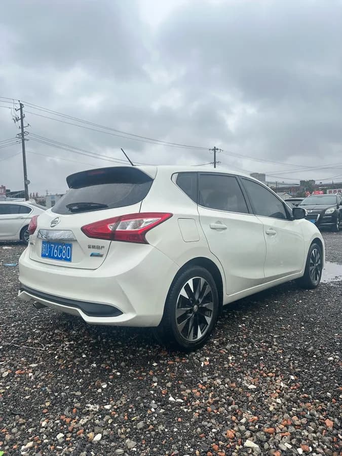 Nissan Tiida 2016 8
