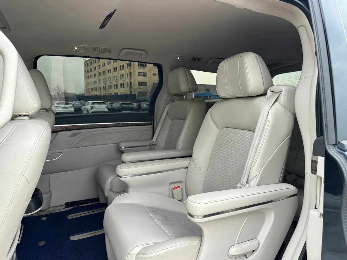 GAC Trumpchi M8 2018 8