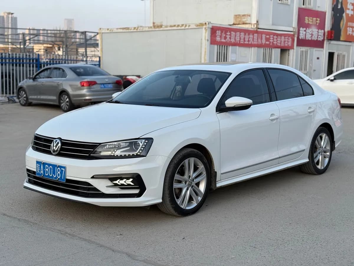 Volkswagen Sagitar 2018 3