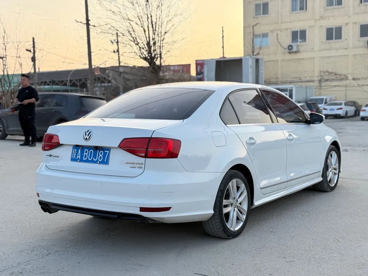 Volkswagen Sagitar 2018 4