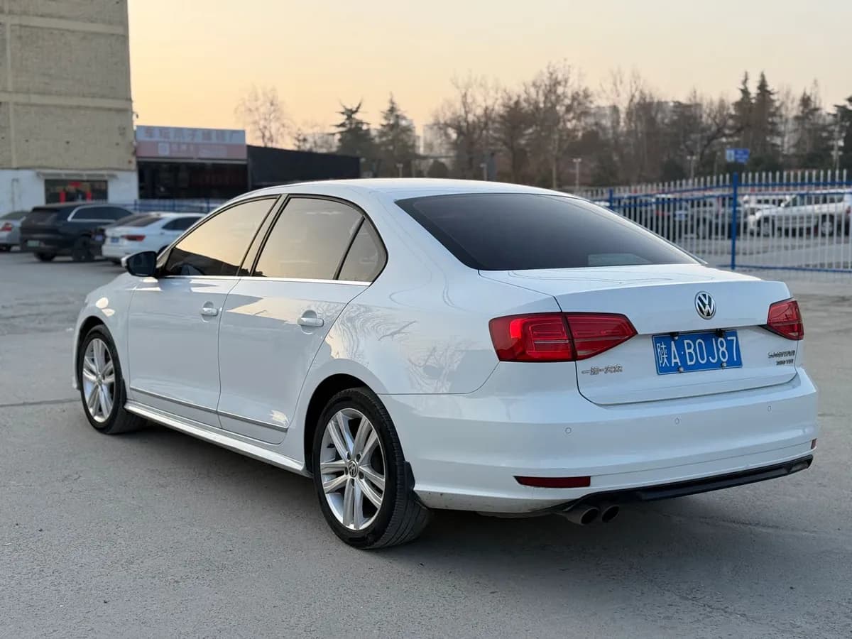 Volkswagen Sagitar 2018 5