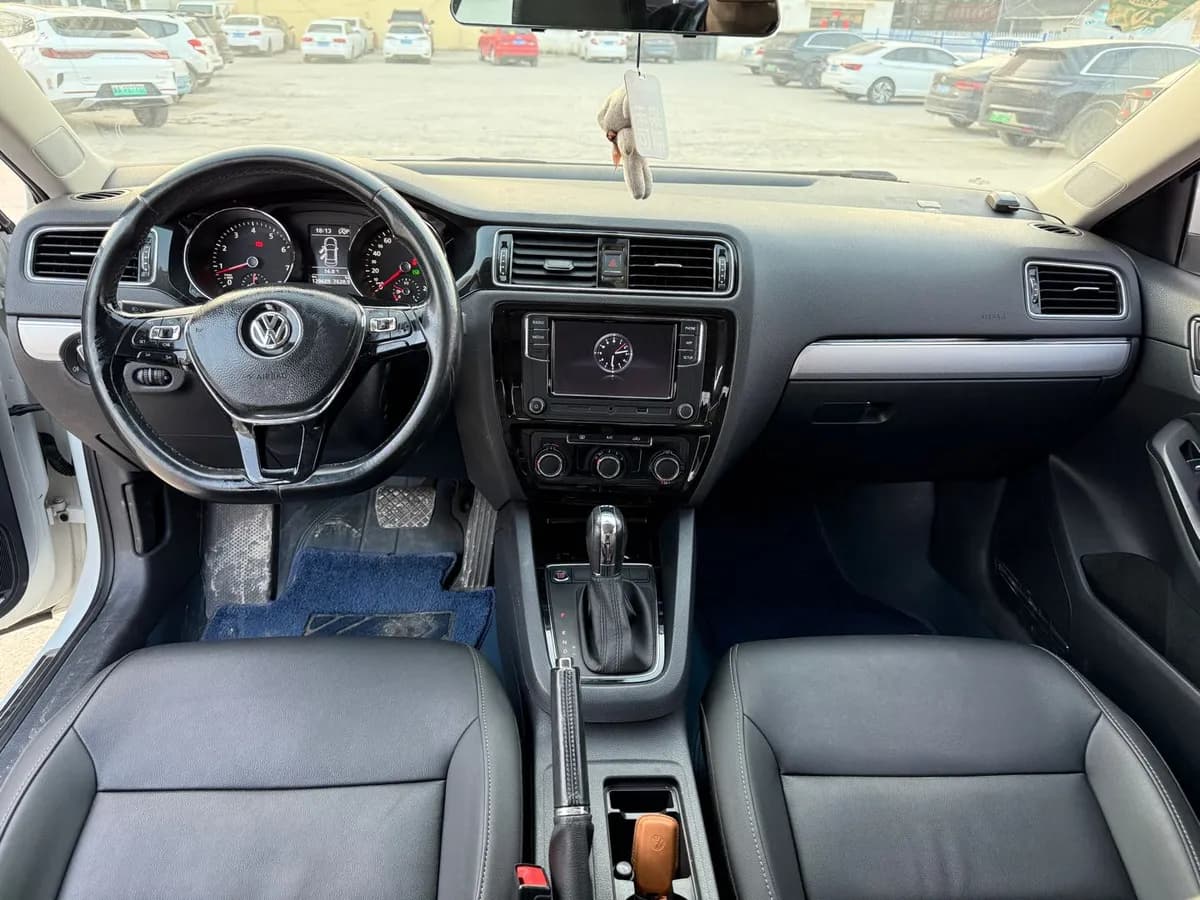 Volkswagen Sagitar 2018 8