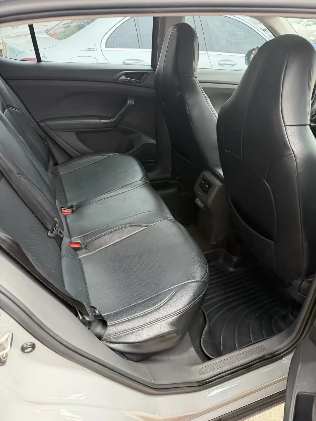 Volkswagen T-Cross 2019 3