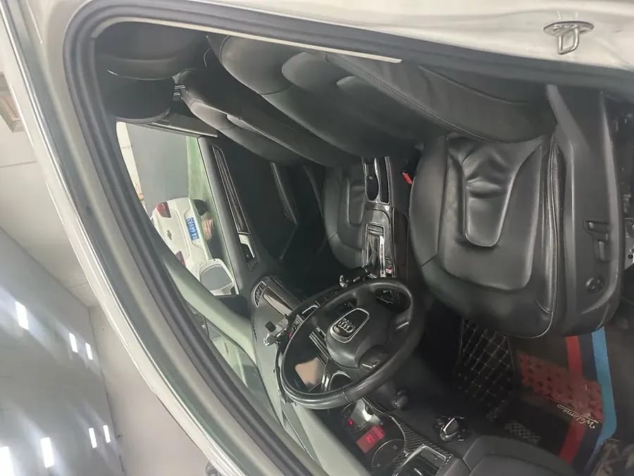 Audi A4L 2010 2.0 TFSI 7