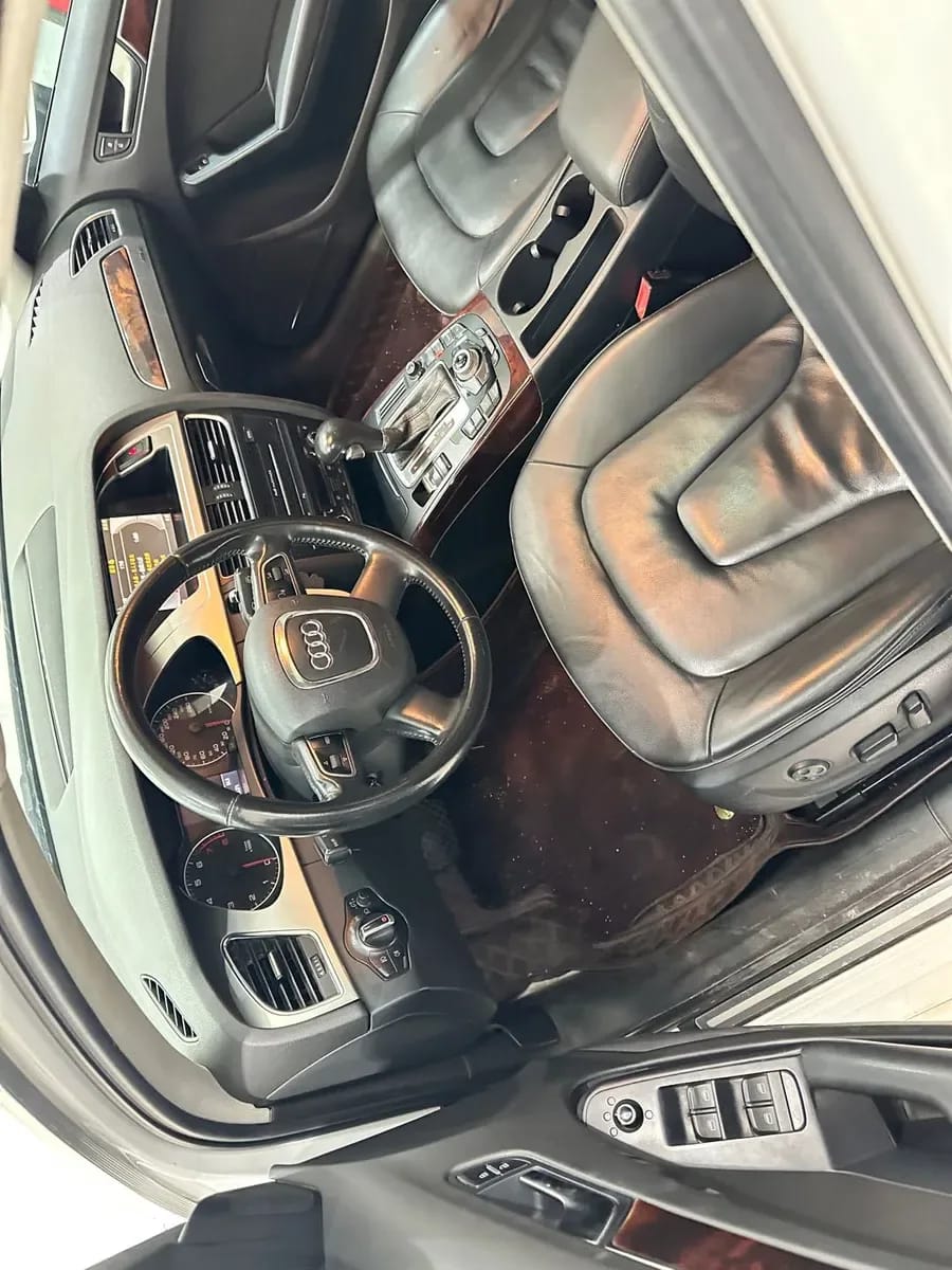 Audi A4L 2011 2.0 TFSI 4